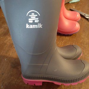 Girls size 3 Kamik rain boots